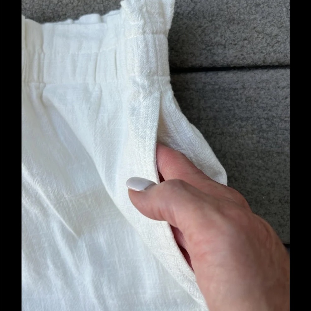 NWT Urban Outfitters Ivory Textured Cotton Elastic High-Waist Shorts Size Small - Picture 4 of 10